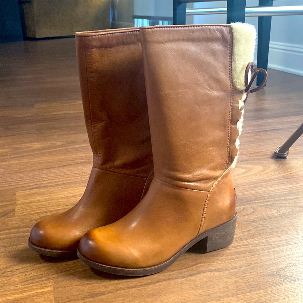 NWT- UGG size 5 Cary Wool/Leather boots